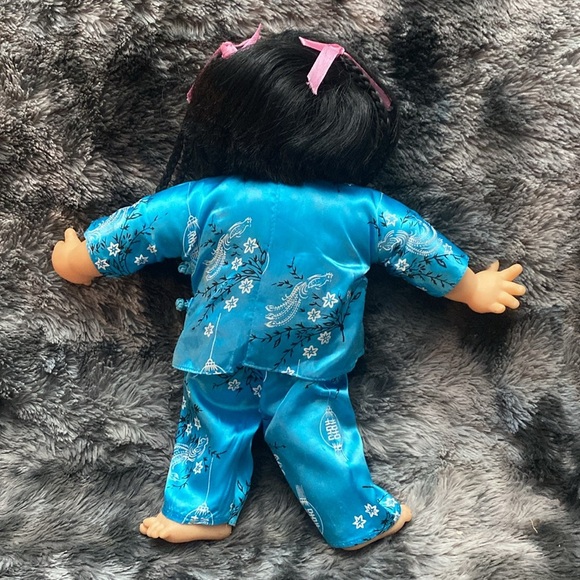 Vintage 1986 Asian Doll All Original
Very Rare Goodwell Blue Outfit
Cloth Body - Picture 3 of 16